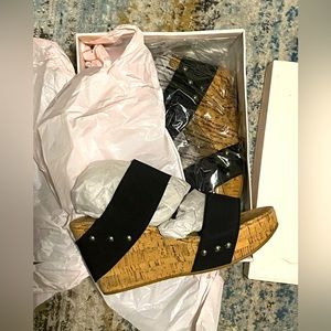 New in box Just fab Chloe black/ cork wedge size 7